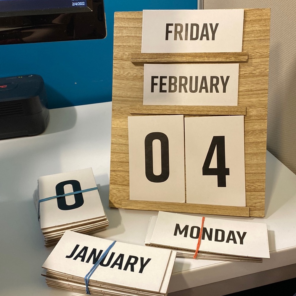Day to Day Changeable Calendar with Day of Week